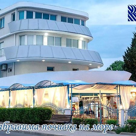 Семеен Хотел "Кораб Ренеса" 라브다 외부 사진